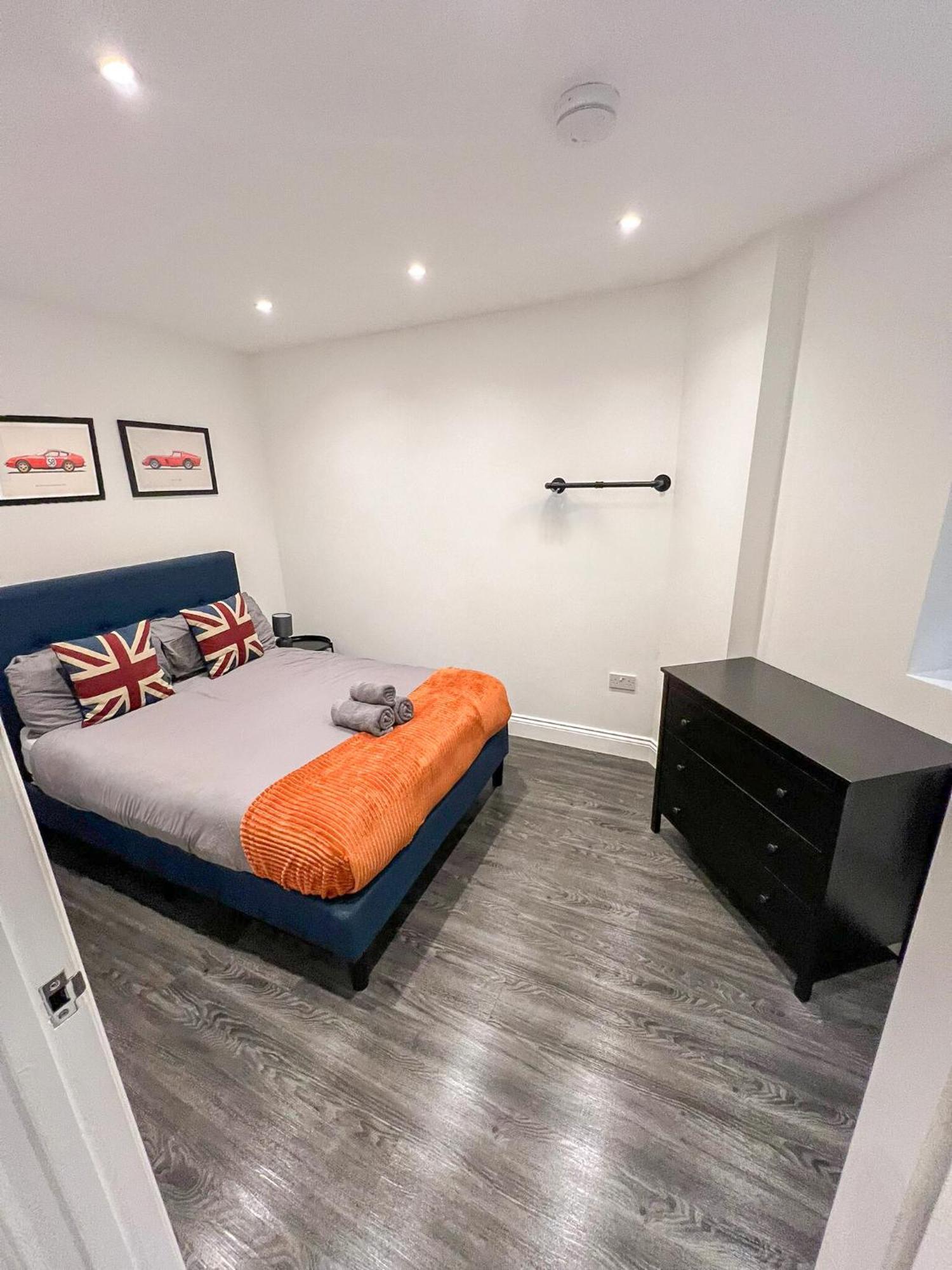 1-Bedroom Apartments In Shoreditch, Old Street, Hoxton Londra Esterno foto