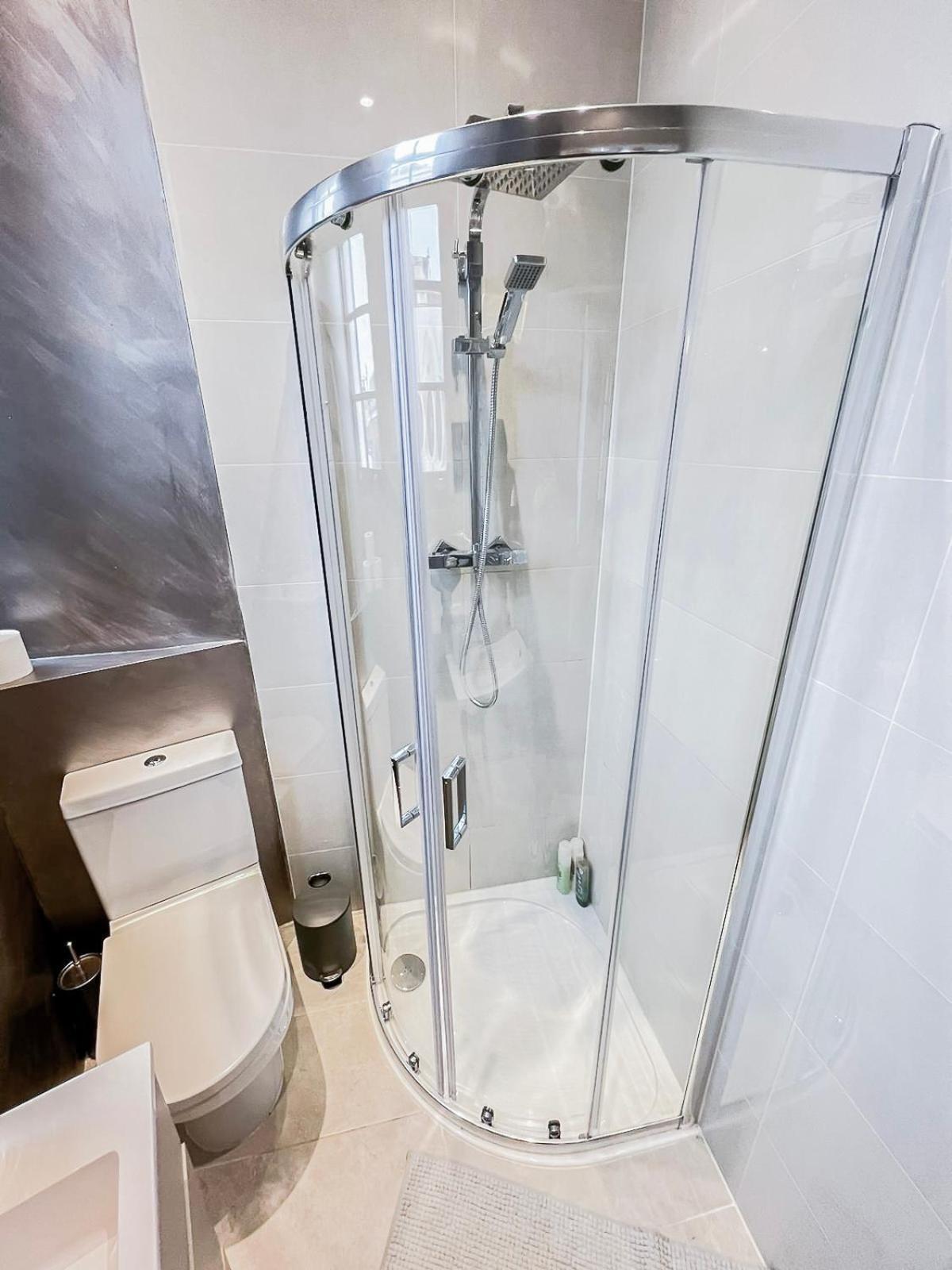 1-Bedroom Apartments In Shoreditch, Old Street, Hoxton Londra Esterno foto